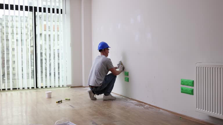 Best Emergency Mold Remediation  in Elsmere, DE